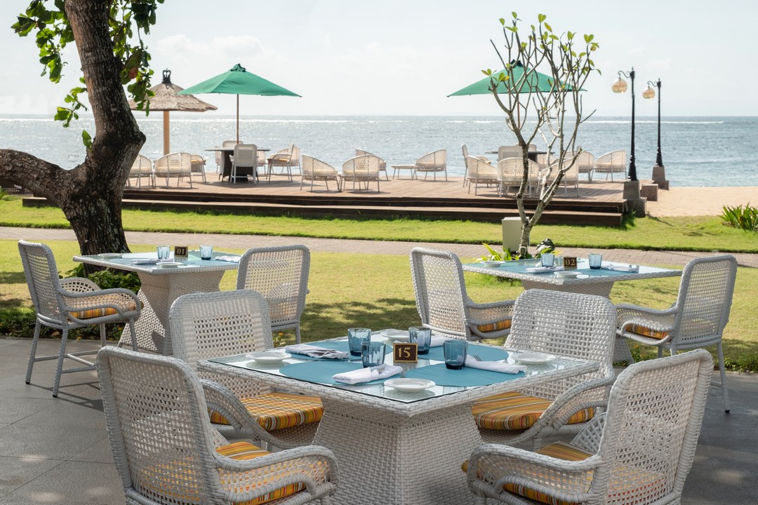 Restaurants & Bars